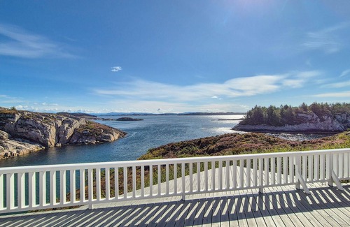 Sund Casa | 4 bedroom gorgeous home in Steinsland