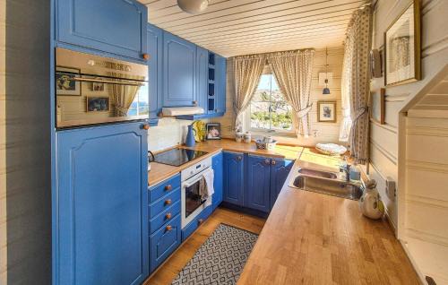 Sund Casa | 4 Bedroom Gorgeous Home In Steinsland