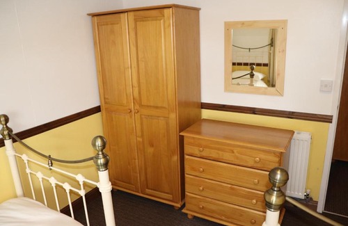 Tirabad Casa | 4 Bedroom Holiday Lodge in Welsh Hillside Woodland