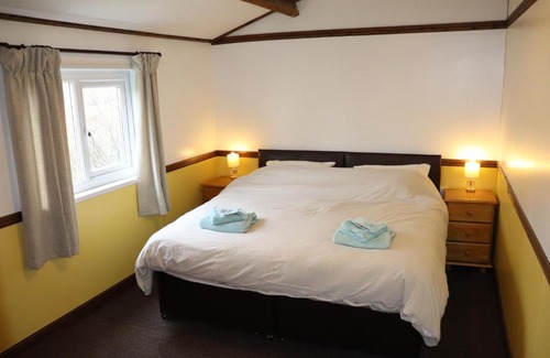 Tirabad Casa | 4 Bedroom Holiday Lodge in Welsh Hillside Woodland