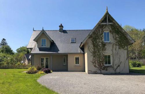 Kenmare Casa | 4 bedroom holiday home with wheelchair accessible bathroom 2km from Kenmare