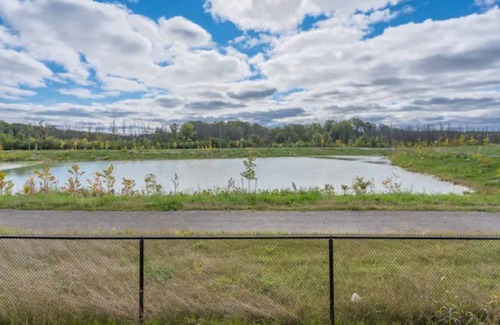 Watertown Casa | 4 bedroom home backing onto pond- sleeps 8