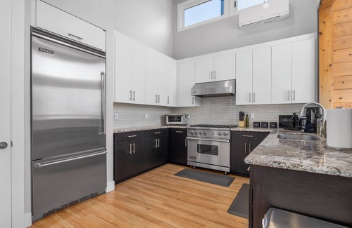 Capitola Casa | 4 bedroom home in Capitola Village, free parking!