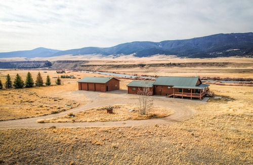 Cameron Casa | 4 Bedroom Home on 20 acres with private access to the Madison River.