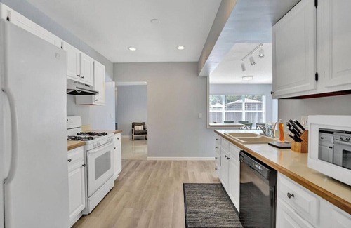 Lighthouse Point Casa | 4 Bedroom Home with Game Room & Pool