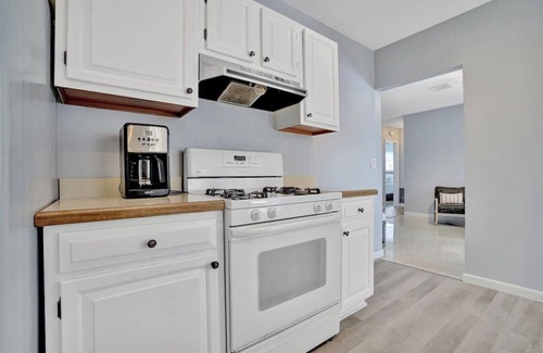 Lighthouse Point Casa | 4 Bedroom Home with Game Room & Pool