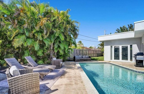 Lighthouse Point Casa | 4 Bedroom Home with Game Room & Pool