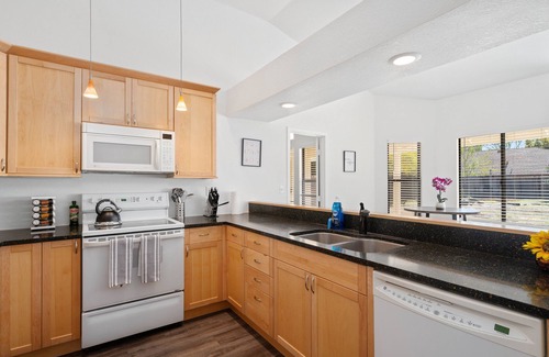 Rancho Cordova Casa | 4 bedroom home with big backyard