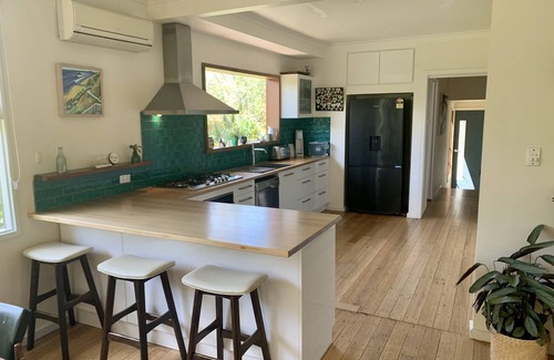Ventnor Casa | 4 bedroom home with rural views close to beautiful safe family friendly beach