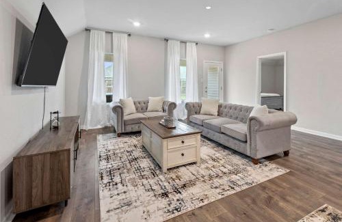 Lake Charles Casa | 4 Bedroom home with Hot Tub in Lake Charles La
