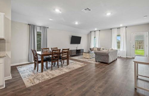 Lake Charles Casa | 4 Bedroom home with Hot Tub in Lake Charles La