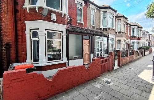East Ham Casa | 4 Bedroom House 8min walk to EastHam Station