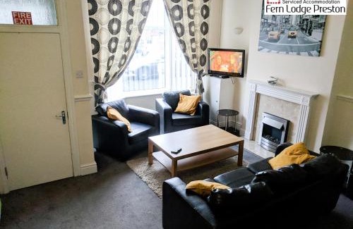 Preston Casa | 4 Bedroom House at Fern Lodge Preston Serviced Accommodation - Free WiFi & Parking