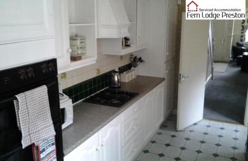 Preston Casa | 4 Bedroom House at Fern Lodge Preston Serviced Accommodation - Free WiFi & Parking