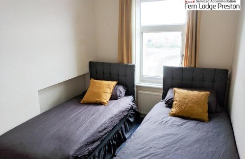 Preston Casa | 4 Bedroom House at Fern Lodge Preston Serviced Accommodation - Free WiFi & Parking