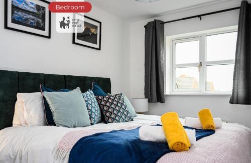 Gloucester Casa | 4 Bedroom House By Littlepiggyrentals Short Lets & Serviced Accommodation Gloucester With Free Wi-Fi