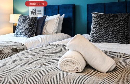 Gloucester Casa | 4 Bedroom House By Littlepiggyrentals Short Lets & Serviced Accommodation Gloucester With Free Wi-Fi