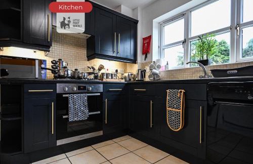 Gloucester Casa | 4 Bedroom House By Littlepiggyrentals Short Lets & Serviced Accommodation Gloucester With Free Wi-Fi