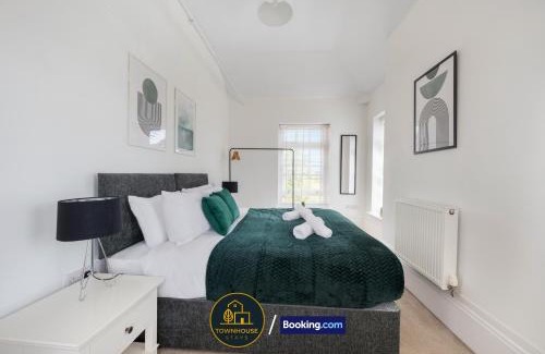 Colchester Casa | 4-Bedroom House by Townhouse Stays, Short Lets & Serviced Accommodation in Colchester with Garden, Free Parking & WiFi