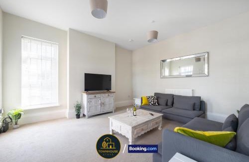Colchester Casa | 4-Bedroom House by Townhouse Stays, Short Lets & Serviced Accommodation in Colchester with Garden, Free Parking & WiFi