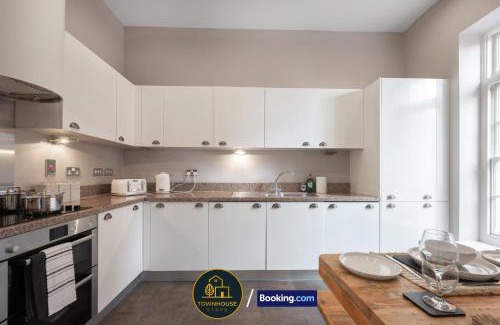 Colchester Casa | 4-Bedroom House by Townhouse Stays, Short Lets & Serviced Accommodation in Colchester with Garden, Free Parking & WiFi
