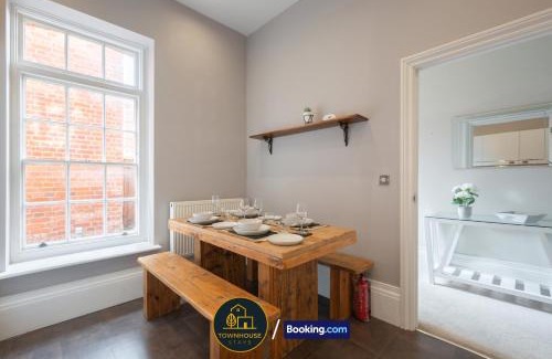 Colchester Casa | 4-Bedroom House by Townhouse Stays, Short Lets & Serviced Accommodation in Colchester with Garden, Free Parking & WiFi