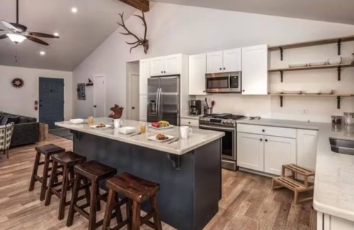 Alto Casa | 4 Bedroom House/Cabin - Sleeps 10