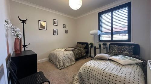 Dalmuir Villa | 4-bedroom House for mid&long term stays