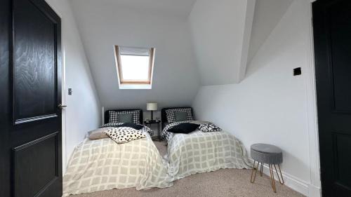 Dalmuir Villa | 4-bedroom House for mid&long term stays