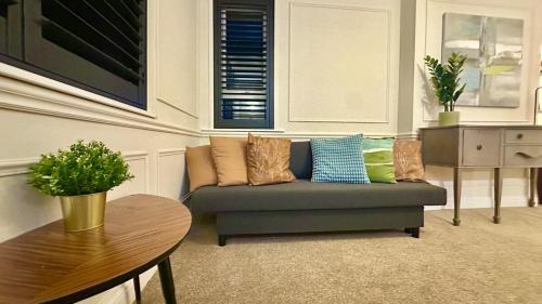 Dalmuir Villa | 4-bedroom House for mid&long term stays