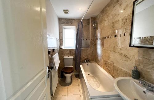 Ipswich Casa | 4 Bedroom house for Contractors,family,free parking,study,internet in ipswich