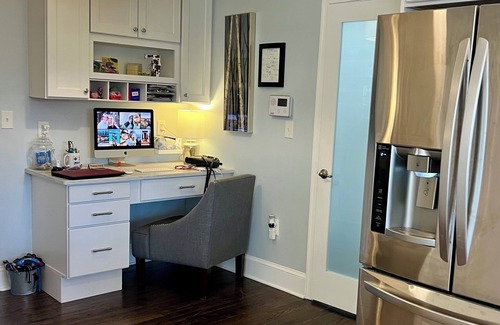 Yorktown Casa | 4-bedroom house in charming North Arlington with WiFi, AC. Book now