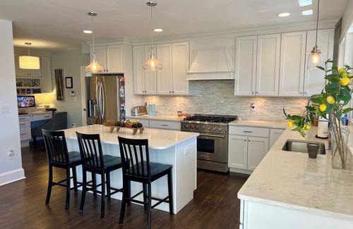 Yorktown Casa | 4-bedroom house in charming North Arlington with WiFi, AC. Book now
