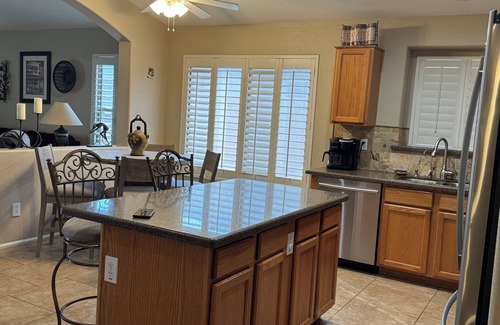 Coronado Ranch Casa | 4-bedroom house in charming Gilbert with heated swim pool and golfing trilogy