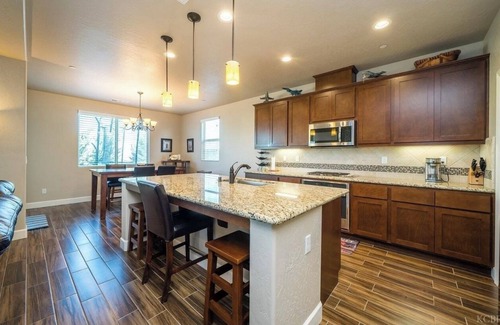 Hanford Casa | 4-bedroom house in charming Hanford with AC, WiFi, fitness room