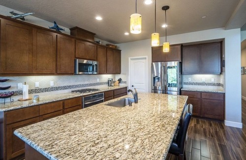 Hanford Casa | 4-bedroom house in charming Hanford with AC, WiFi, fitness room