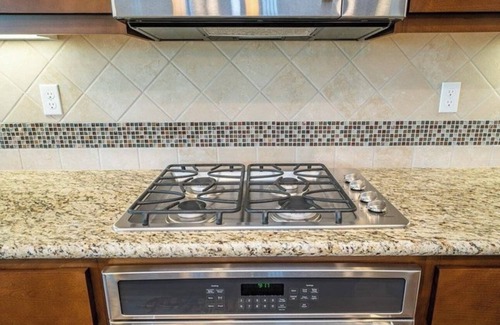 Hanford Casa | 4-bedroom house in charming Hanford with AC, WiFi, fitness room