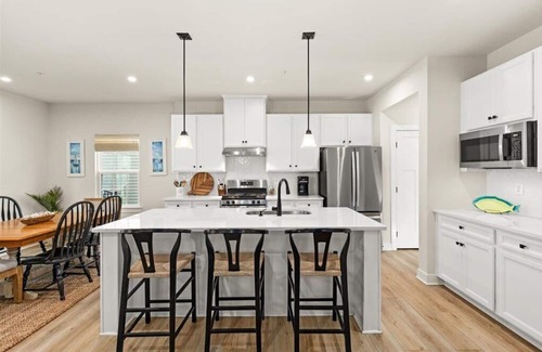 Assateague Pointe Casa | 4-bedroom house in charming Berlin with 2 pools, Fishing pier, and fitness room