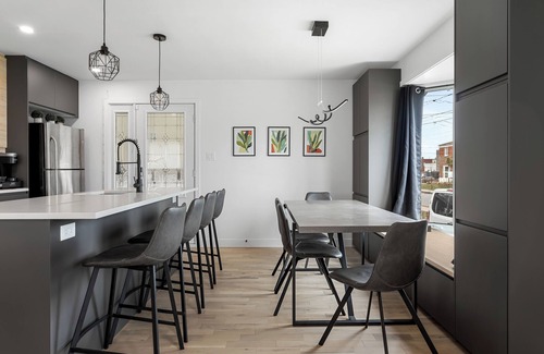 Longueuil Casa | 4-bedroom house in delightful Longueuil with AC, bar and karaoke