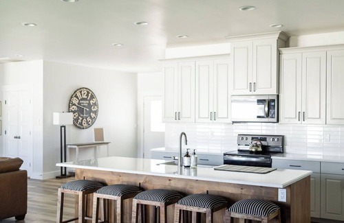 Heyburn Casa | 4-bedroom house in fabulous Heyburn walking distance to the river walking path!