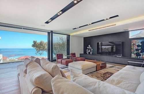Camps Bay Casa | 4-bedroom house in lovely Cape Town with WiFi, AC