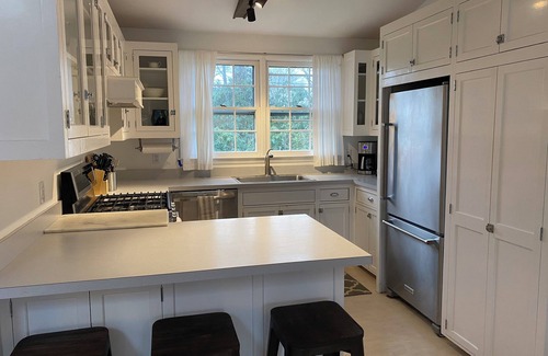 Wainscott Casa | 4-bedroom house in charming Wainscott walking distance to the beach