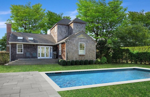 Wainscott Casa | 4-bedroom house in charming Wainscott walking distance to the beach