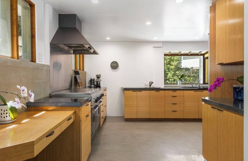 Sherman Oaks Casa | 4 Bedroom house in Studio City near Hollywood long term only