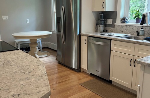 Scarborough Casa | 4-bedroom house in Scarborough with fully equipped kitchen, WiFi, near beaches..