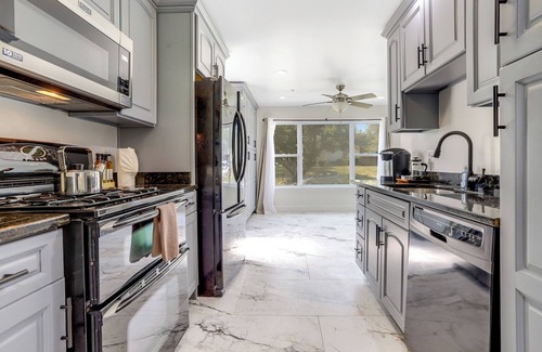 Camp Springs Casa | 4-bedroom house in awesome Temple Hills with AC, WiFi. Enjoy your stay