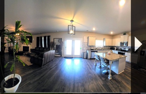 Conyers Casa | 4-bedroom house in wonderful Conyers with AC, fitness room/pool table/bar