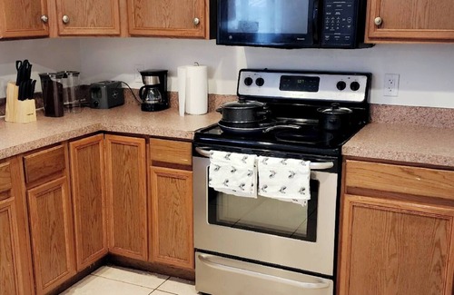Pine Hills Casa | 4-bedroom house in wonderful Orlando with AC