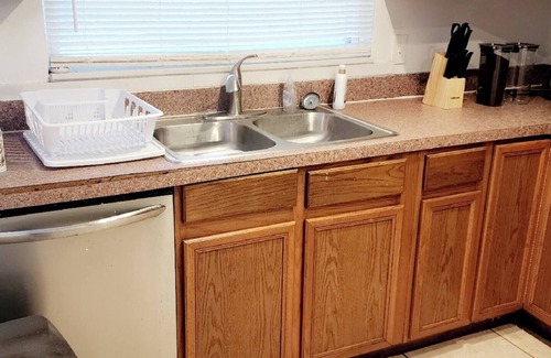 Pine Hills Casa | 4-bedroom house in wonderful Orlando with AC