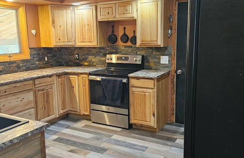 Pueblo Casa | 4-bedroom house in wonderful Pueblo with AC, fitness room